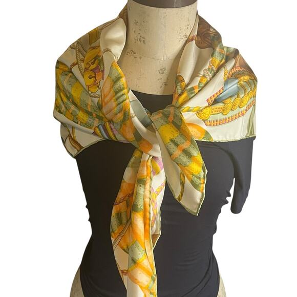 Gucci Square Silk Scarf with Logo floral & equestrian Designs Vintage 90 CM - Picture 8 of 10